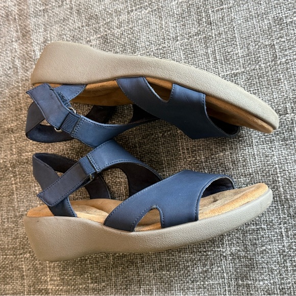 Easy Spirit Navy Blue Strappy Wedge Sandals Size 6.5M Comfort Shoes - Picture 4 of 7